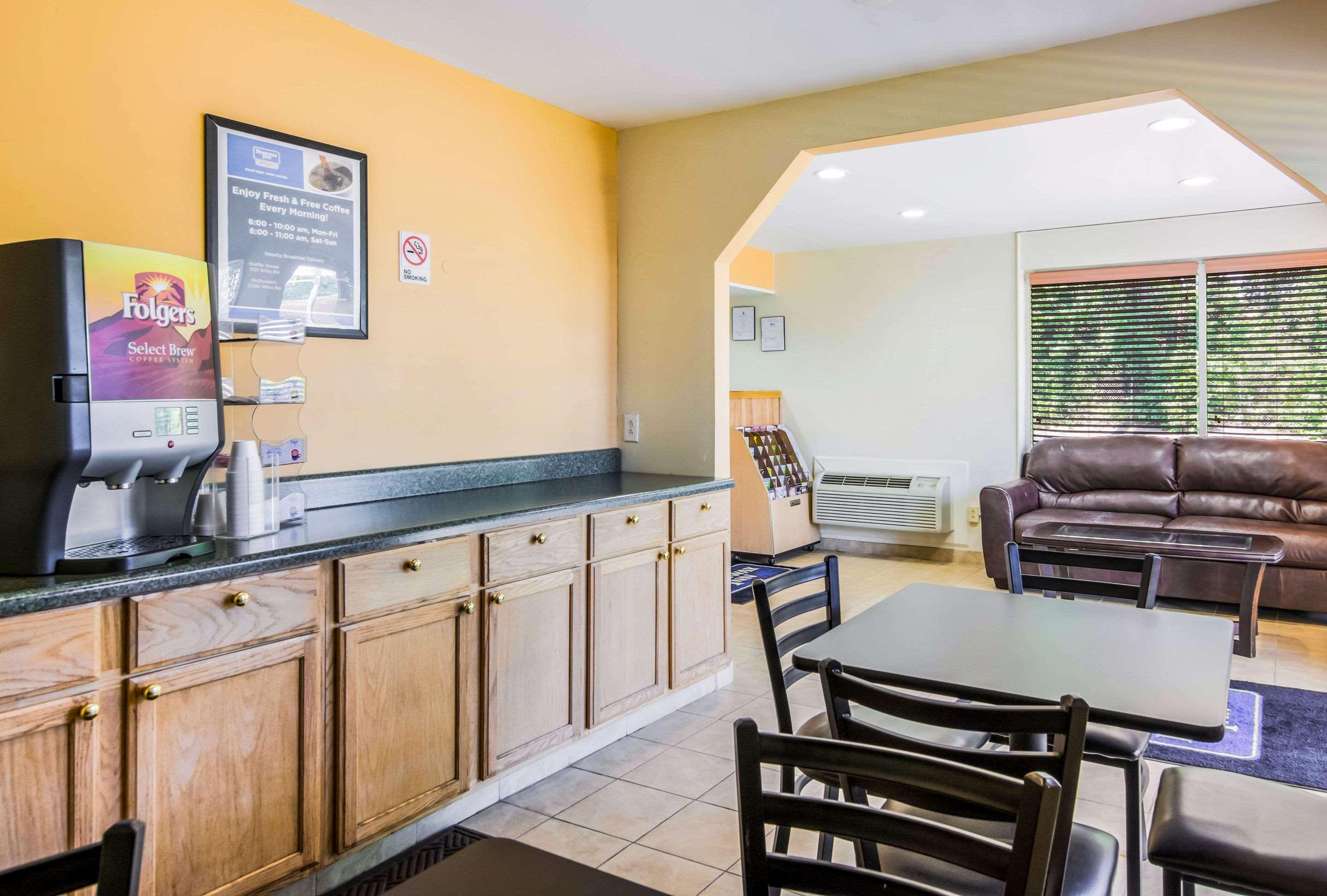 Inn Rodeway Richmond South 2*