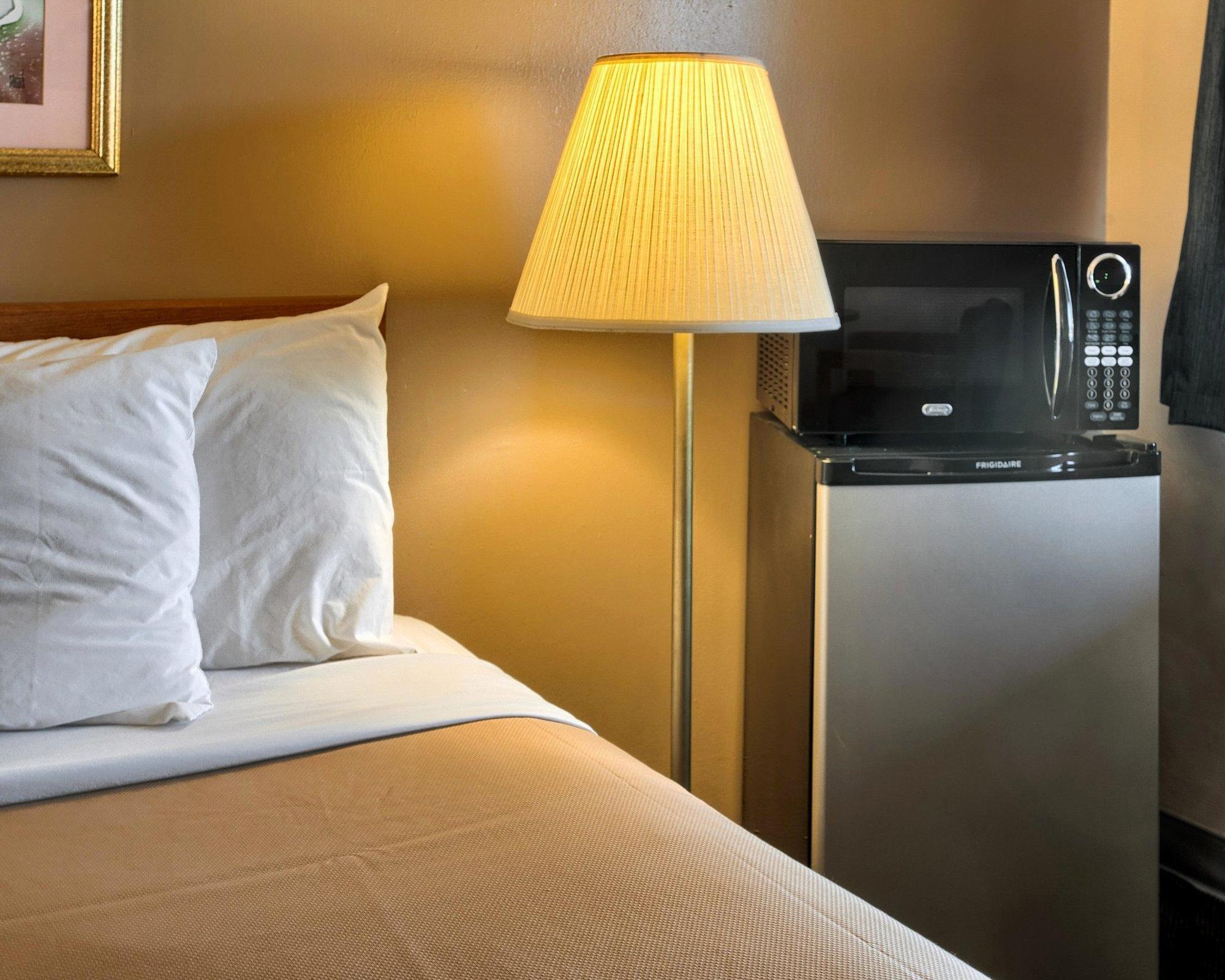 Inn Rodeway Richmond South 2*