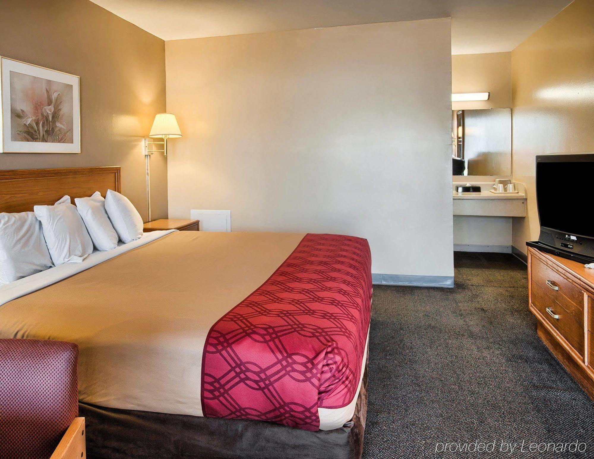 Inn Rodeway Richmond South 2*